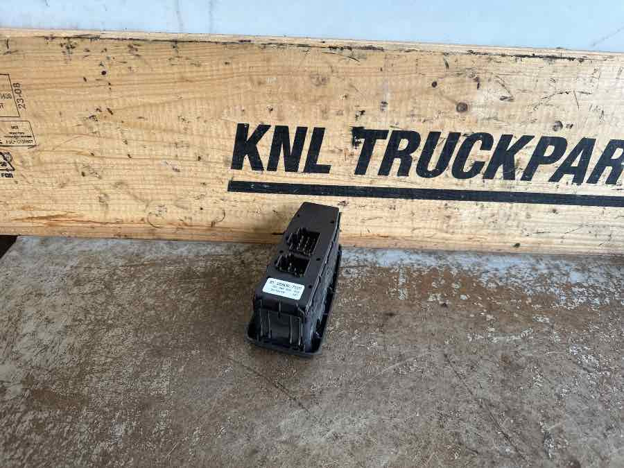 MAN ECU DOOR 81.25806-7107 - Кабина и интерьер для Грузовиков: фото 2 MAN ECU DOOR 81.25806-7107 - Кабина и интерьер для Грузовиков: фото 2