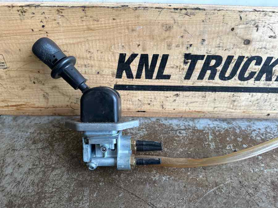 MAN HANDBRAKE 81.52315-6208 - Кабина и интерьер для Грузовиков: фото 1 MAN HANDBRAKE 81.52315-6208 - Кабина и интерьер для Грузовиков: фото 1