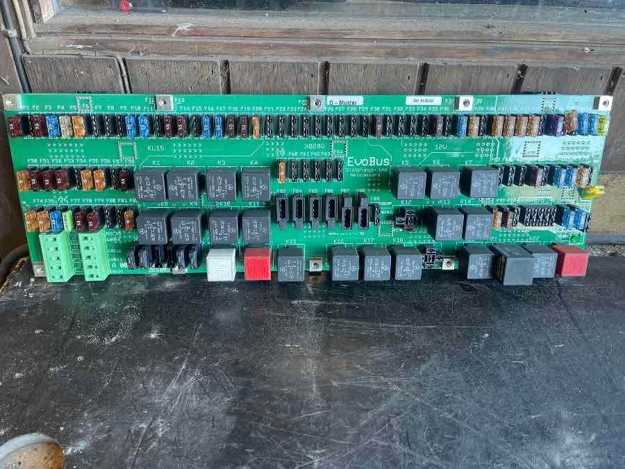 MERCEDES ELECTRIC SWITCH PANEL A0055463340 - Электрическая система для Автобусов: фото 2 MERCEDES ELECTRIC SWITCH PANEL A0055463340 - Электрическая система для Автобусов: фото 2