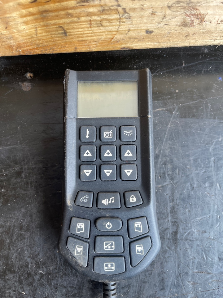 RENAULT REMOTE PANEL 7422133150 - Кабина и интерьер для Грузовиков: фото 1 RENAULT REMOTE PANEL 7422133150 - Кабина и интерьер для Грузовиков: фото 1