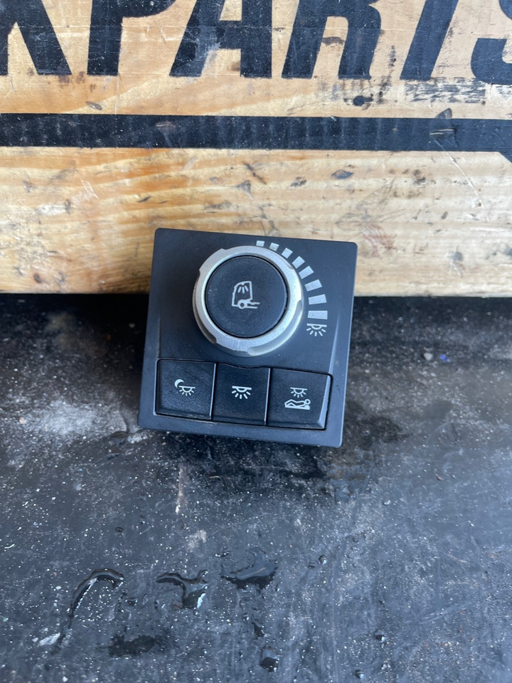 RENAULT SWITCH LIGHT 7421995058 - Кабина и интерьер для Грузовиков: фото 1 RENAULT SWITCH LIGHT 7421995058 - Кабина и интерьер для Грузовиков: фото 1