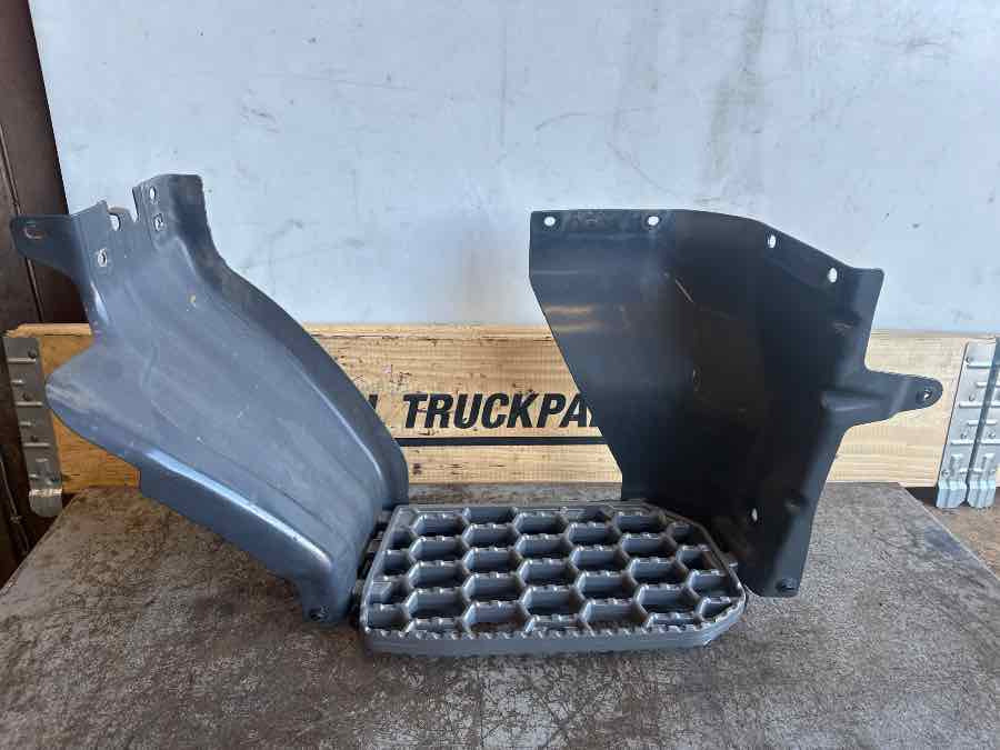 SCANIA STEP PLATE RH 2422410 2422412 2533168 - Кабина и интерьер для Грузовиков: фото 1 SCANIA STEP PLATE RH 2422410 2422412 2533168 - Кабина и интерьер для Грузовиков: фото 1