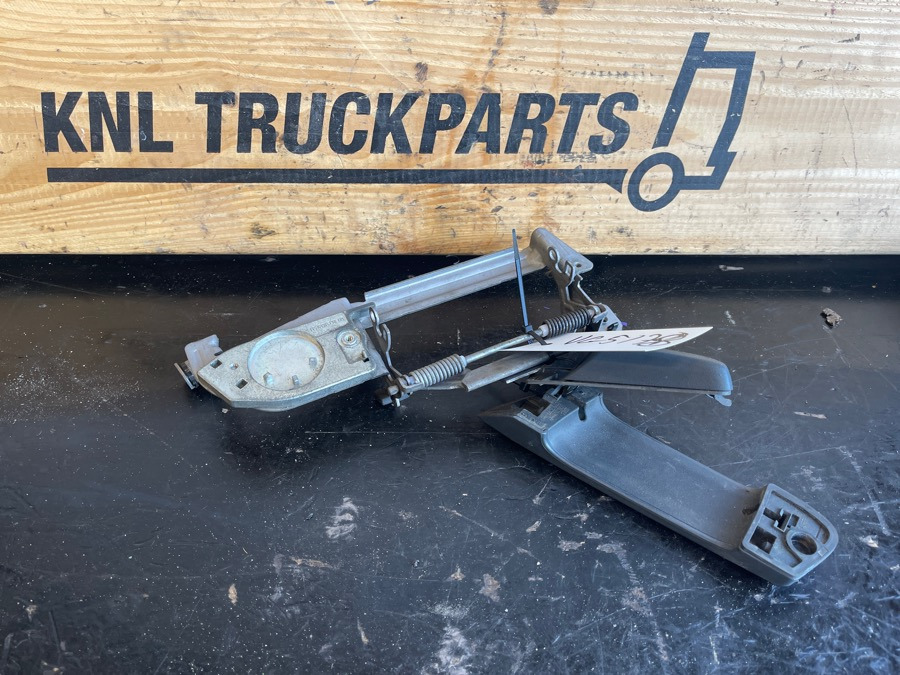 VOLVO DOOR HANDLE 82313918 - Кабина и интерьер для Грузовиков: фото 1 VOLVO DOOR HANDLE 82313918 - Кабина и интерьер для Грузовиков: фото 1