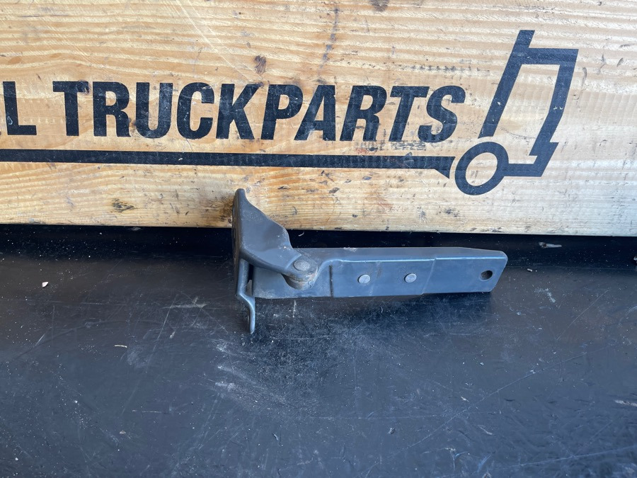 VOLVO HINGE 82192393 - Кабина и интерьер для Грузовиков: фото 2 VOLVO HINGE 82192393 - Кабина и интерьер для Грузовиков: фото 2