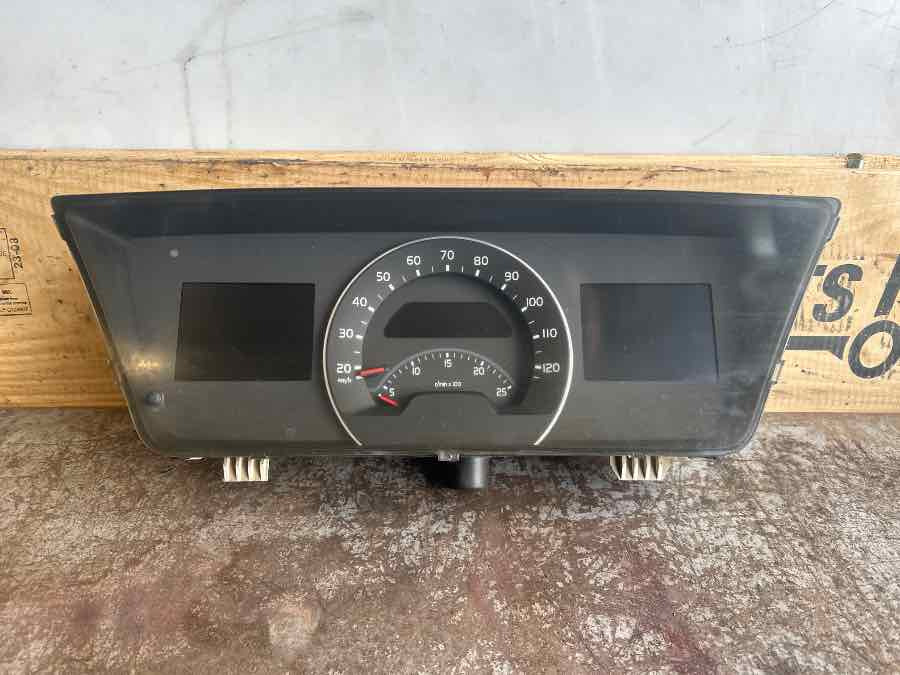 VOLVO INSTRUMENT 22038170 - Кабина и интерьер для Грузовиков: фото 1 VOLVO INSTRUMENT 22038170 - Кабина и интерьер для Грузовиков: фото 1
