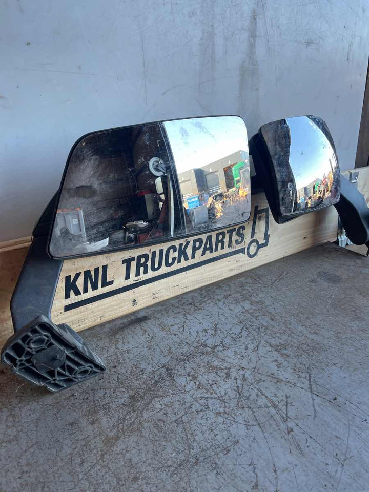 VOLVO MIRROR RIGHT 82943356 - Кабина и интерьер для Грузовиков: фото 2 VOLVO MIRROR RIGHT 82943356 - Кабина и интерьер для Грузовиков: фото 2