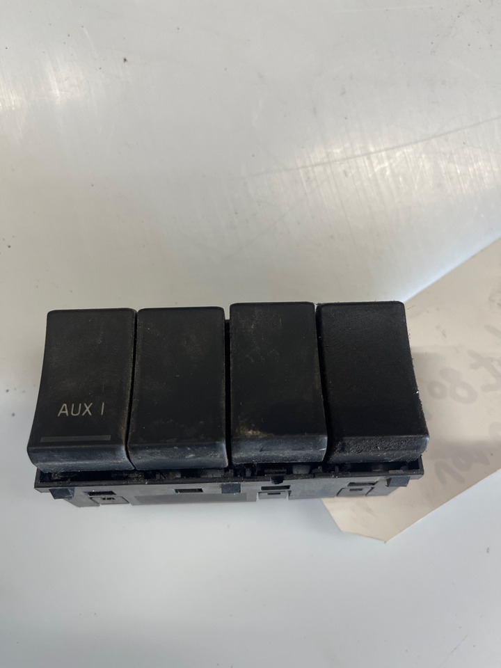 VOLVO SWITCH MODUL 22026373 - Приборная панель для Грузовиков: фото 2 VOLVO SWITCH MODUL 22026373 - Приборная панель для Грузовиков: фото 2