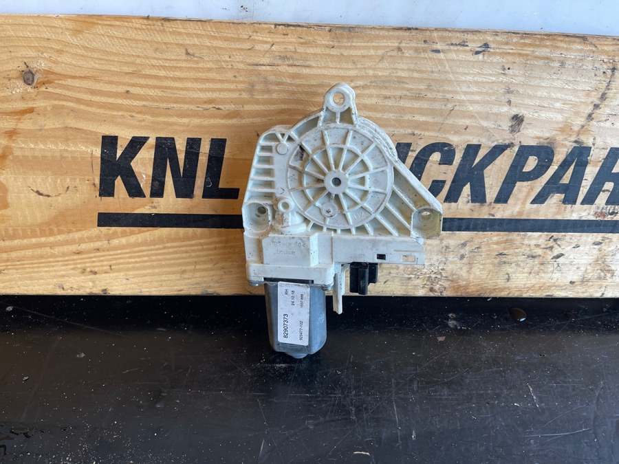 VOLVO WINDOW MOTOR 82907373 RH - Кабина и интерьер для Грузовиков: фото 1 VOLVO WINDOW MOTOR 82907373 RH - Кабина и интерьер для Грузовиков: фото 1