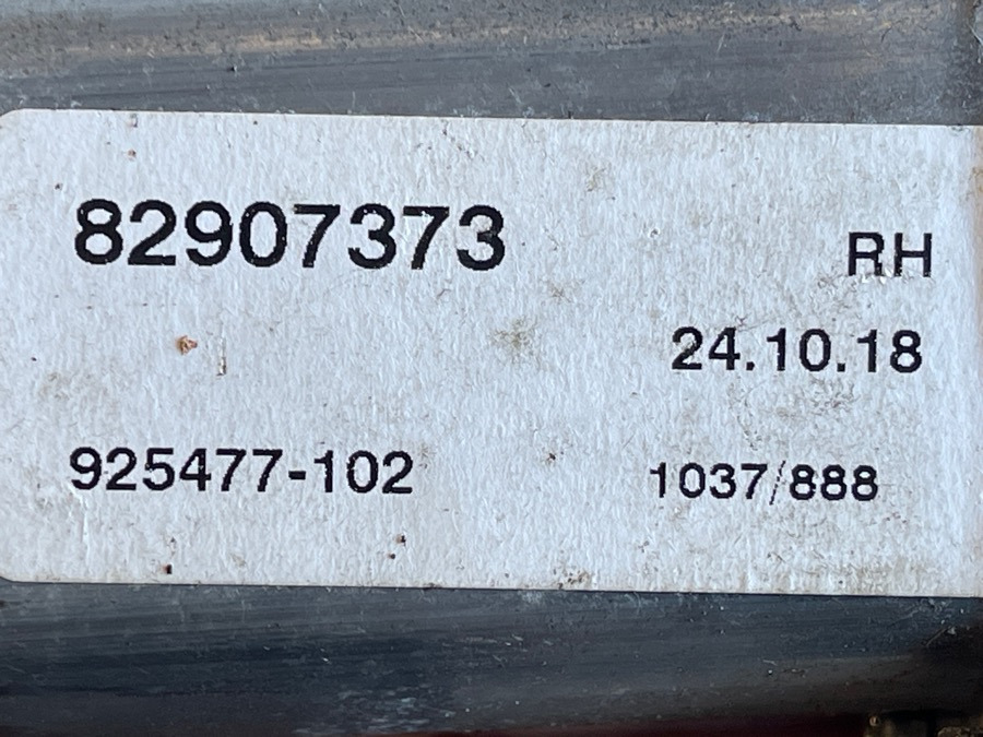 VOLVO WINDOW MOTOR 82907373 RH - Кабина и интерьер для Грузовиков: фото 2 VOLVO WINDOW MOTOR 82907373 RH - Кабина и интерьер для Грузовиков: фото 2