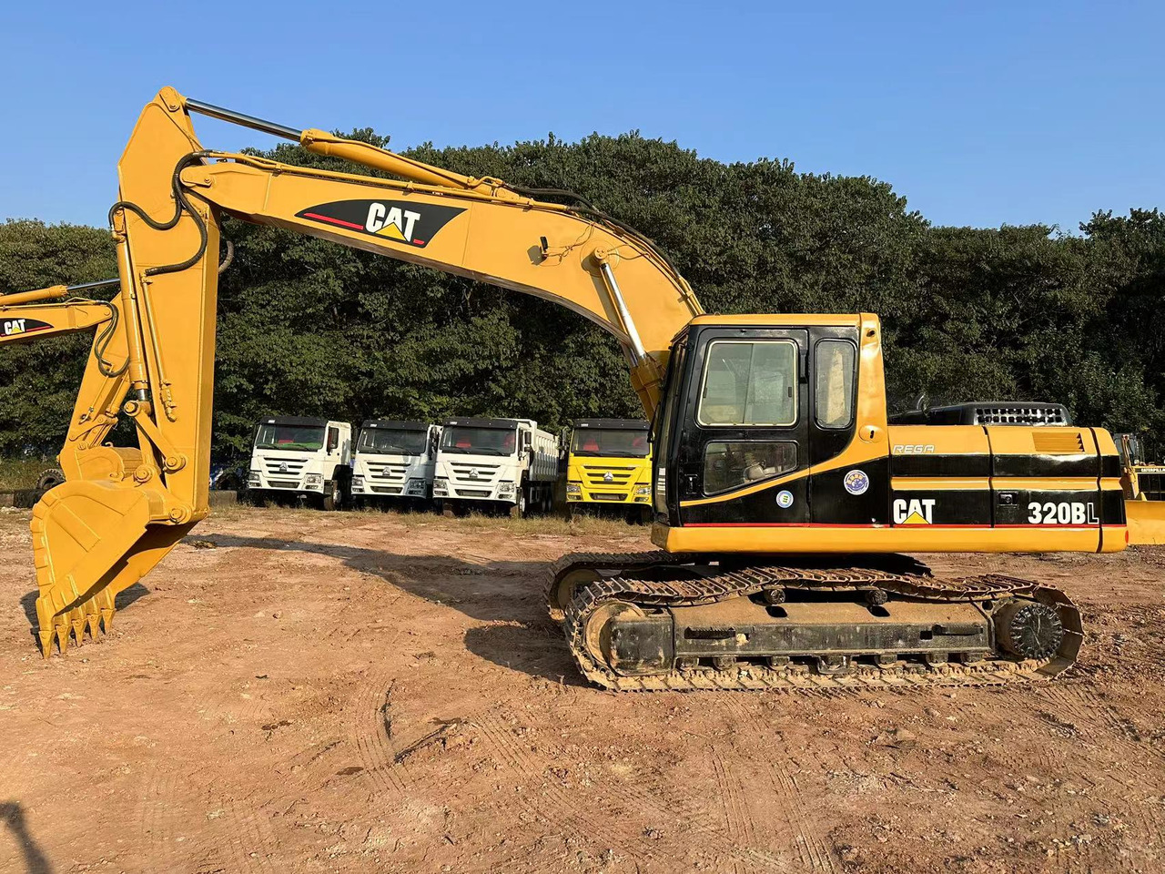 CAT 320B - Гусеничный экскаватор: фото 1 CAT 320B - Гусеничный экскаватор: фото 1