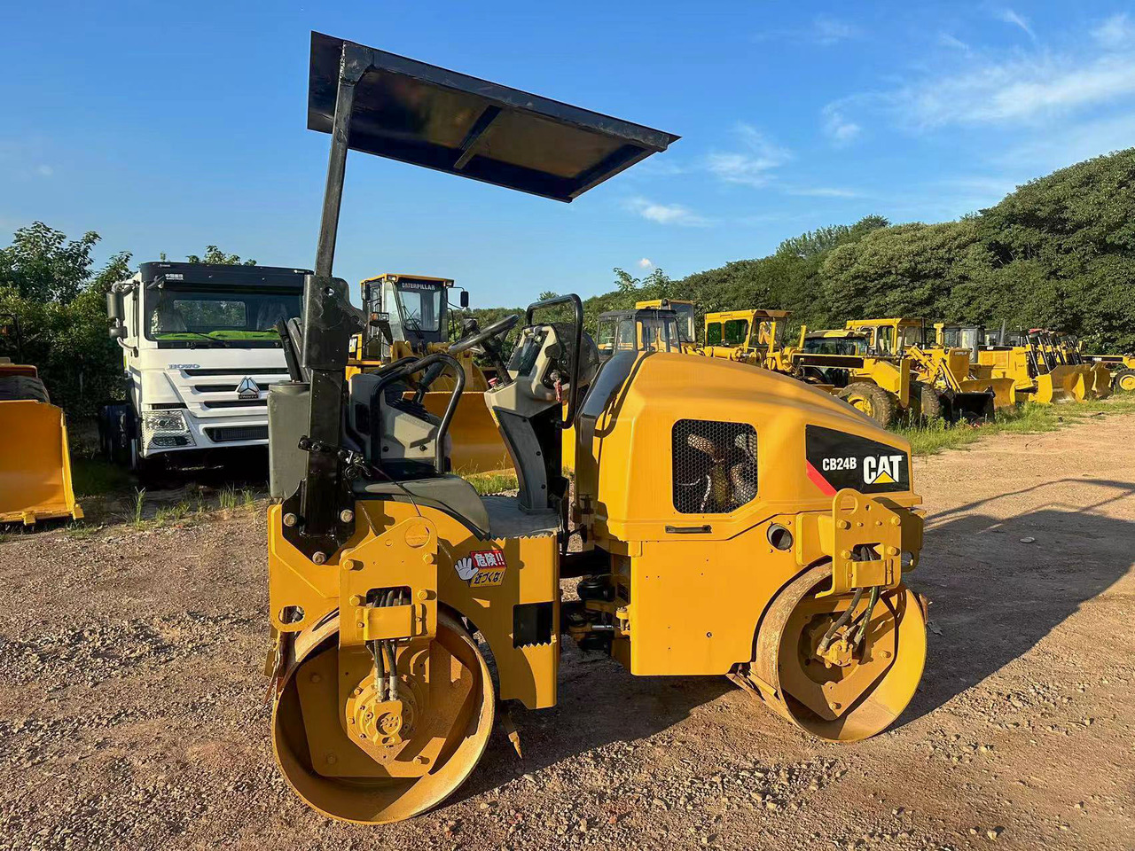 CATERPILLAR CB24B - Каток: фото 4 CATERPILLAR CB24B - Каток: фото 4