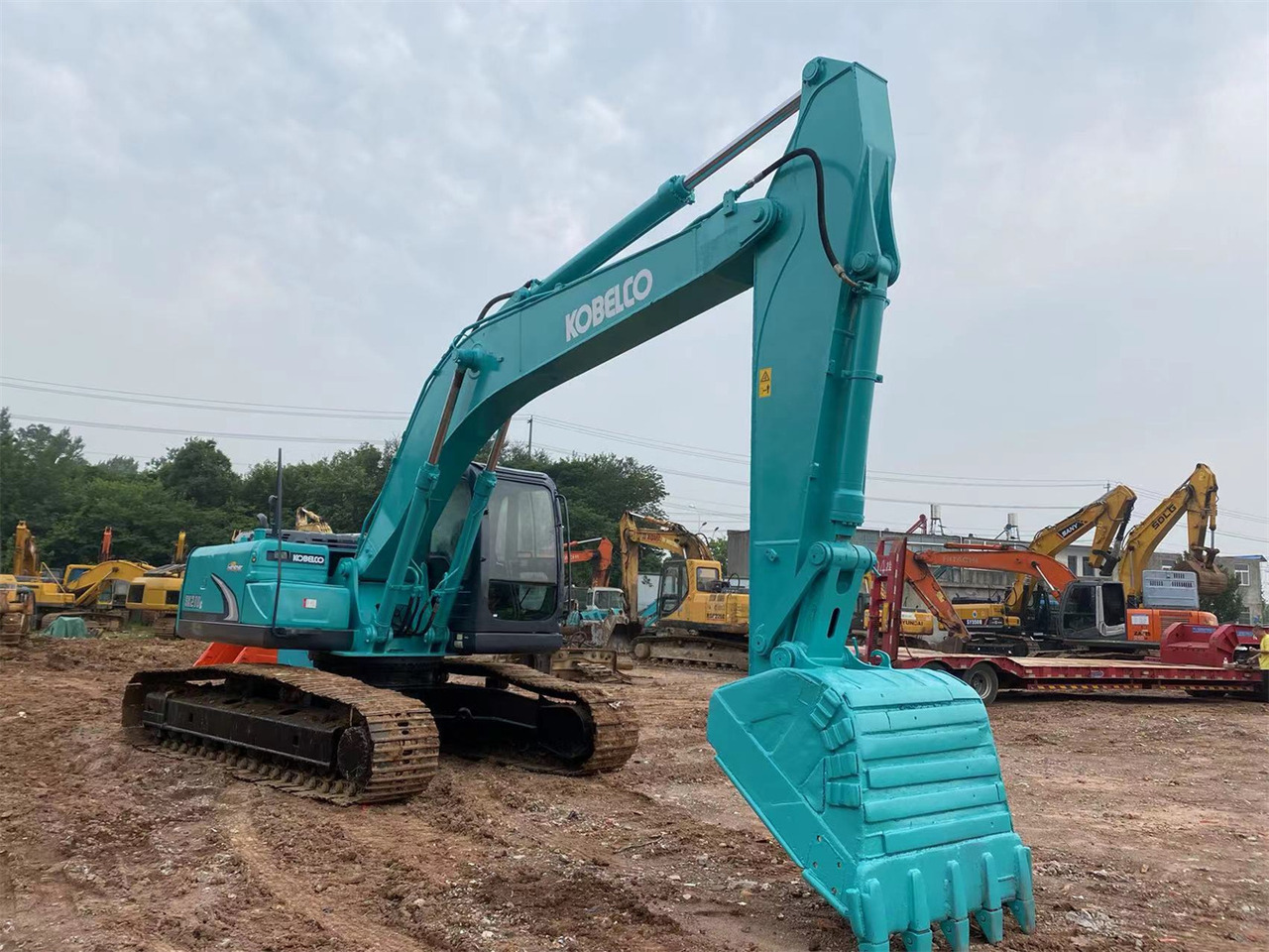 KOBELCO SK210LC-8 - Гусеничный экскаватор: фото 3 KOBELCO SK210LC-8 - Гусеничный экскаватор: фото 3