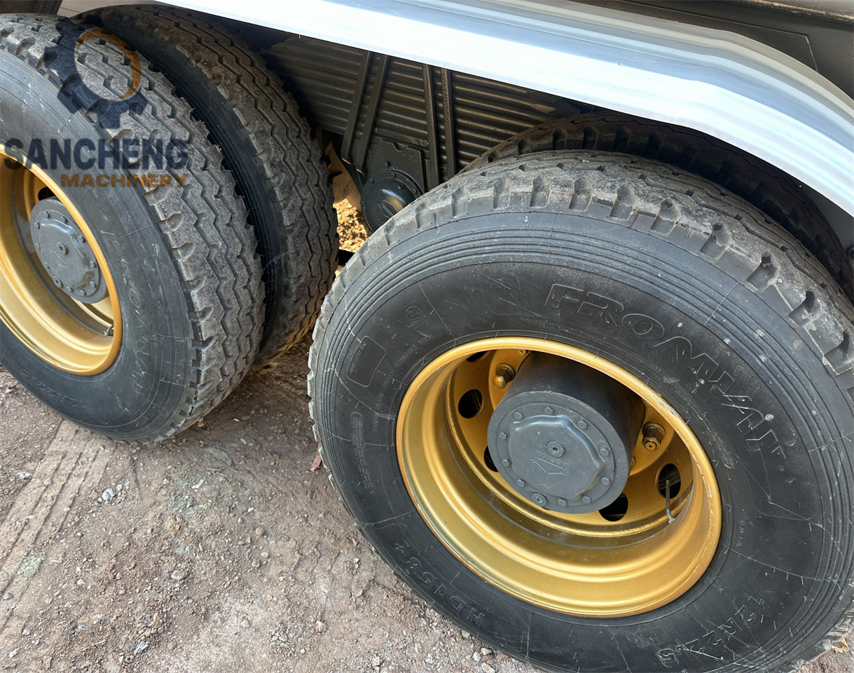 SINOTRUK HOWO 371 6x4 Water Tanker Truck - Грузовик-цистерна: фото 5 SINOTRUK HOWO 371 6x4 Water Tanker Truck - Грузовик-цистерна: фото 5