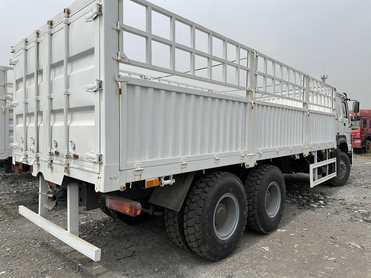SINOTRUK HOWO 371 Cargo truck - Грузовик для перевозки животных: фото 5 SINOTRUK HOWO 371 Cargo truck - Грузовик для перевозки животных: фото 5