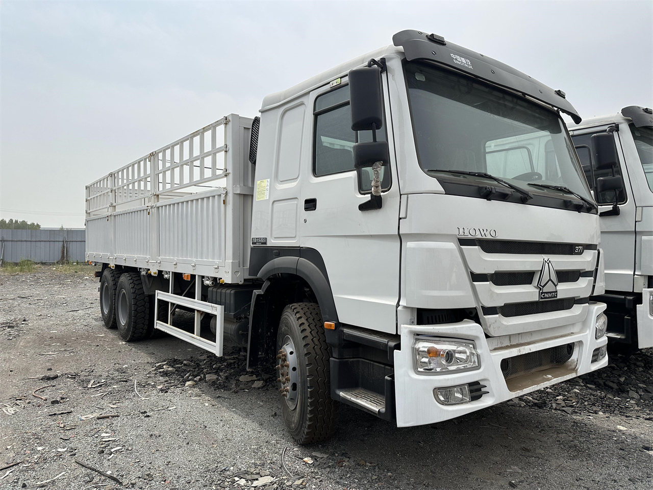 SINOTRUK HOWO 371 Cargo truck - Грузовик для перевозки животных: фото 1 SINOTRUK HOWO 371 Cargo truck - Грузовик для перевозки животных: фото 1