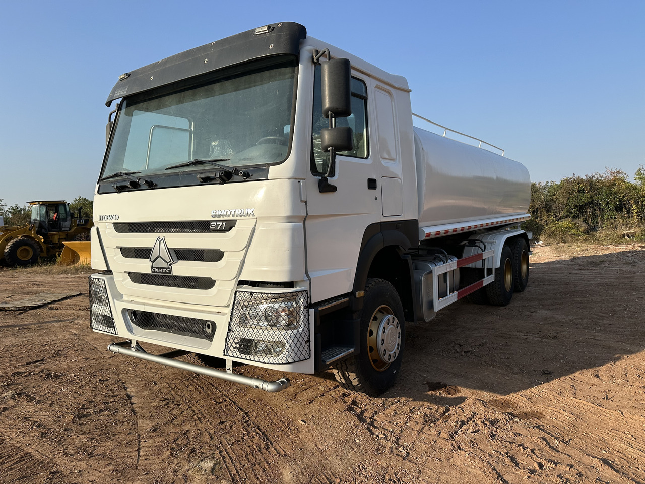 SINOTRUK HOWO 371 Water Tanker Truck - Грузовик-цистерна: фото 2 SINOTRUK HOWO 371 Water Tanker Truck - Грузовик-цистерна: фото 2