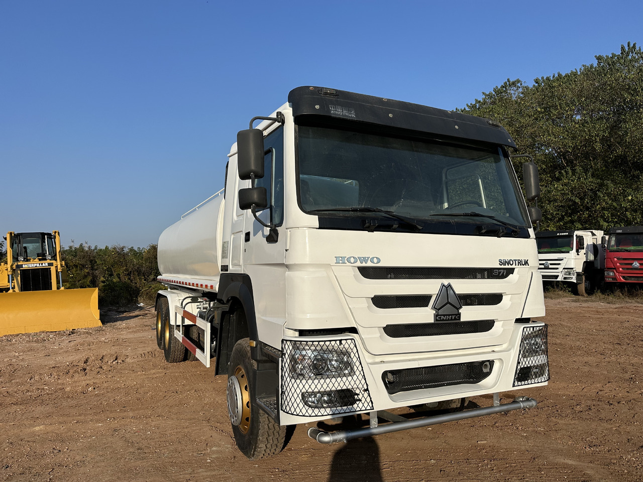 SINOTRUK HOWO 371 Water Tanker Truck - Грузовик-цистерна: фото 4 SINOTRUK HOWO 371 Water Tanker Truck - Грузовик-цистерна: фото 4