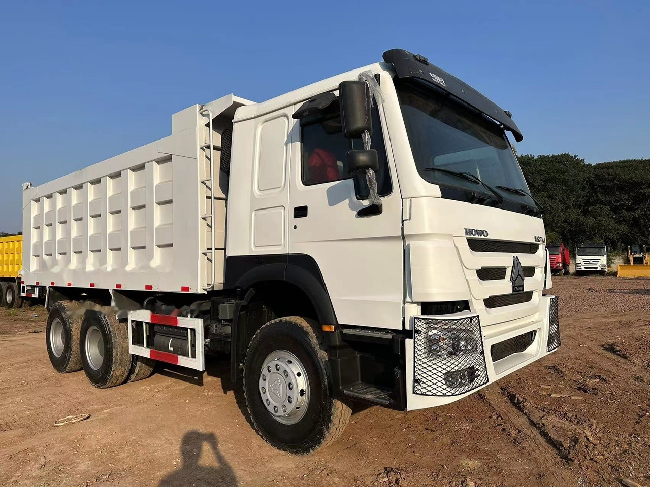 SINOTRUK HOWO HOWO 371 6x4 - Самосвал: фото 2 SINOTRUK HOWO HOWO 371 6x4 - Самосвал: фото 2