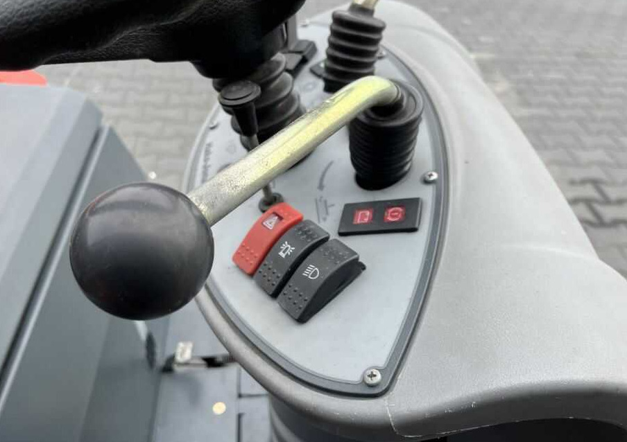 Промышленная подметальная машина Hako Jonas 1200V: фото 8