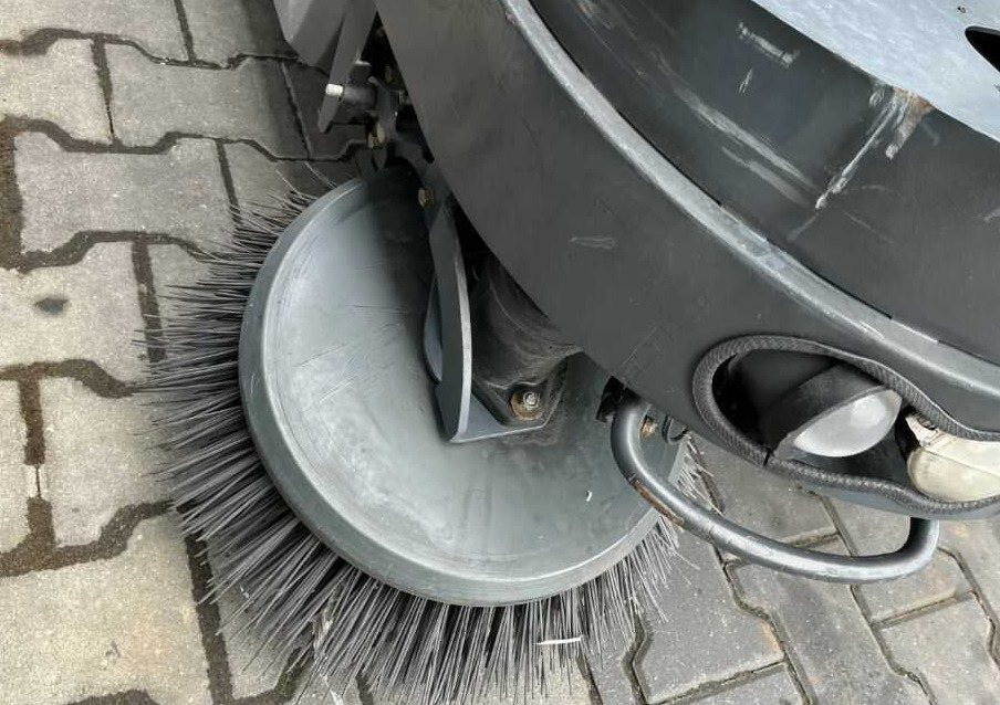 Промышленная подметальная машина Hako Jonas 1200V: фото 10