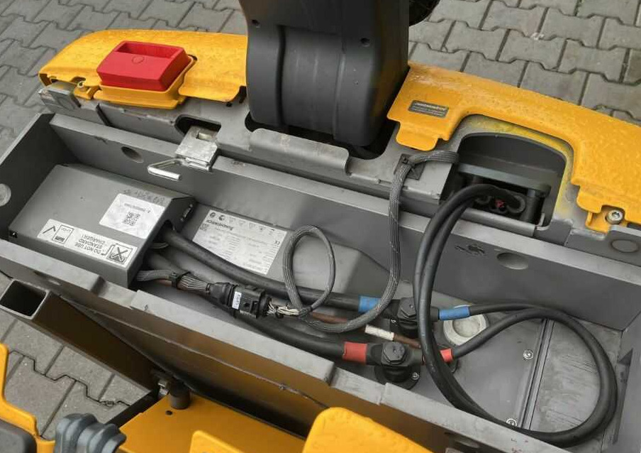 Jungheinrich EZS350 - Складской тягач: фото 5 Jungheinrich EZS350 - Складской тягач: фото 5