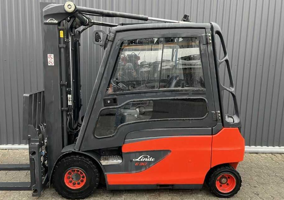 Электропогрузчик Linde E30L-01: фото 10 Электропогрузчик Linde E30L-01: фото 10