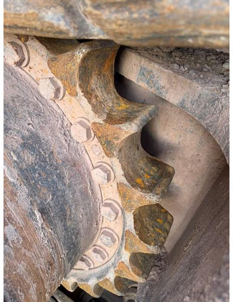 Hitachi ZX650LCH - Гусеничный экскаватор: фото 4 Hitachi ZX650LCH - Гусеничный экскаватор: фото 4