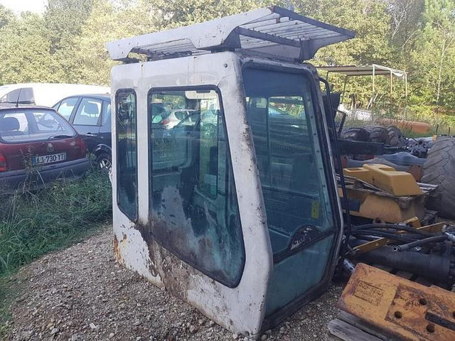 Liebherr A904 R904 A914 R914 A924 R924 A934 R934 A944 R944 A954 R954 - - Кабина и интерьер: фото 3 Liebherr A904 R904 A914 R914 A924 R924 A934 R934 A944 R944 A954 R954 - - Кабина и интерьер: фото 3