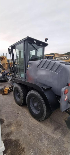 New Holland F 106.6 - Грейдер: фото 5 New Holland F 106.6 - Грейдер: фото 5