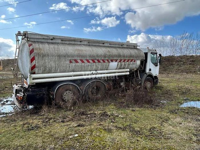 Renault 320 - Грузовик-цистерна: фото 1 Renault 320 - Грузовик-цистерна: фото 1