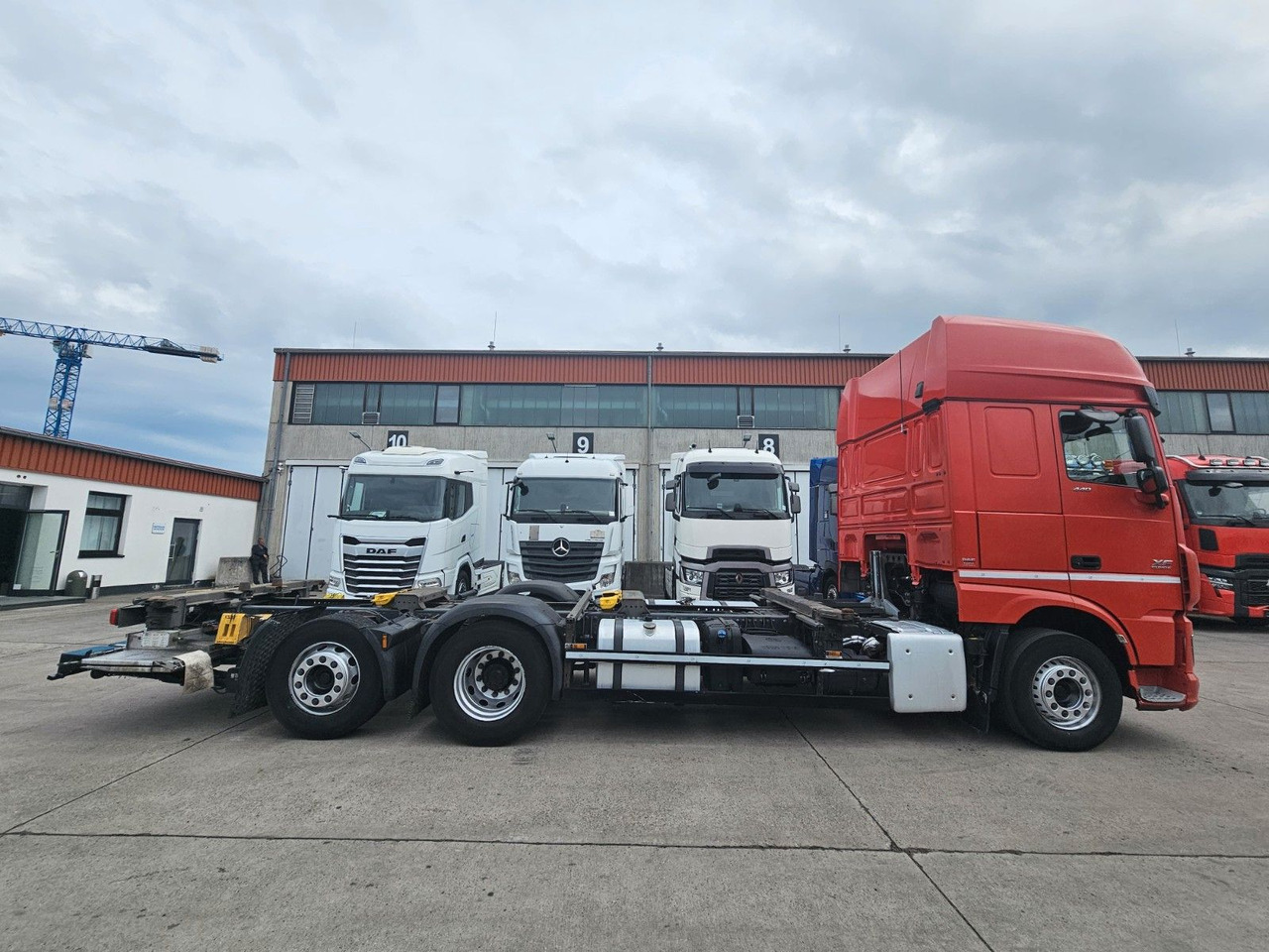 DAF XF 440 FAR * MUTLI * 2X TANK * RETARDER * STANDH - Грузовик-контейнеровоз/ Сменный кузов: фото 4 DAF XF 440 FAR * MUTLI * 2X TANK * RETARDER * STANDH - Грузовик-контейнеровоз/ Сменный кузов: фото 4