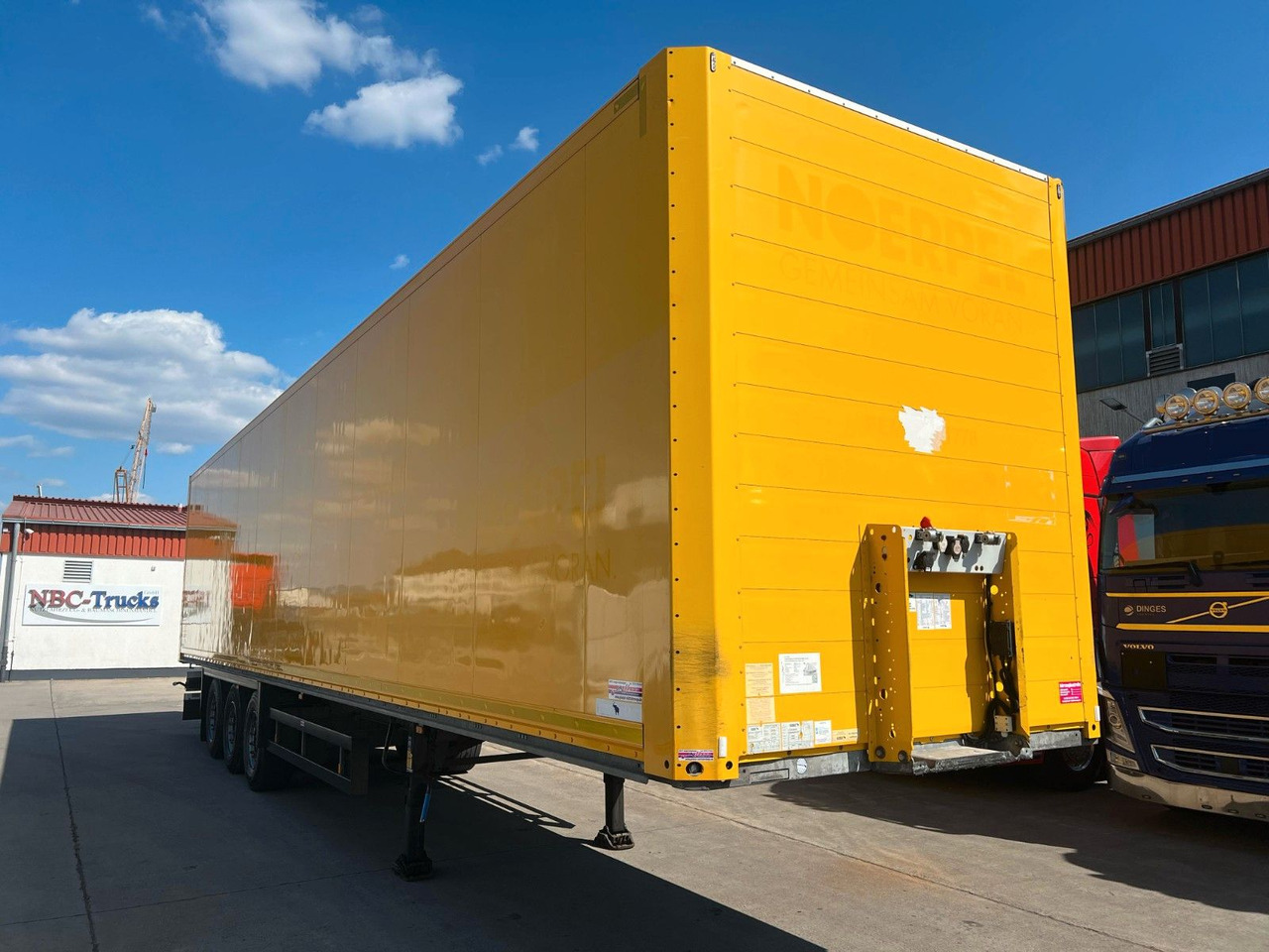 Полуприцеп-фургон Schmitz Cargobull SCB S3B * KOFFER * SCHEIBENBREMSE * DOPPELSTOCK: фото 1