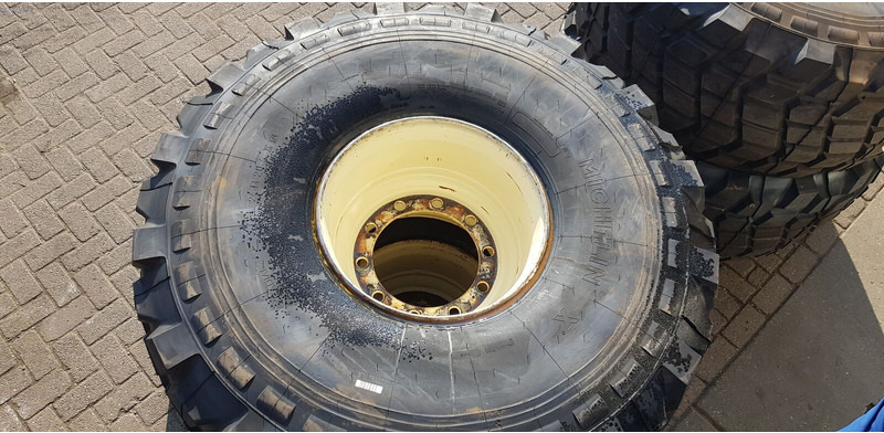 Michelin 24 20.5 xs - Шины и диски: фото 2 Michelin 24 20.5 xs - Шины и диски: фото 2