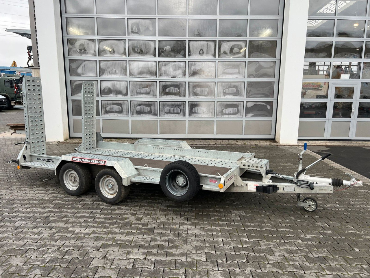 Brian James Cargo Digger Plant 2 / Länge 3.700mm / 3.500kg - Низкорамный прицеп: фото 2 Brian James Cargo Digger Plant 2 / Länge 3.700mm / 3.500kg - Низкорамный прицеп: фото 2