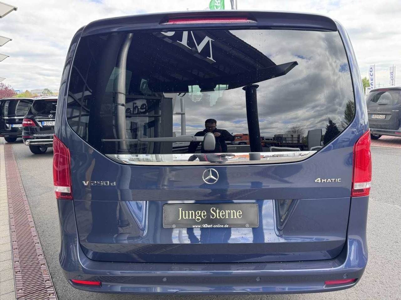 Mercedes-Benz V 250 d EDITION 4MATIC AMG DISTRONIC AHK Tisch - Другая техника: фото 5 Mercedes-Benz V 250 d EDITION 4MATIC AMG DISTRONIC AHK Tisch - Другая техника: фото 5