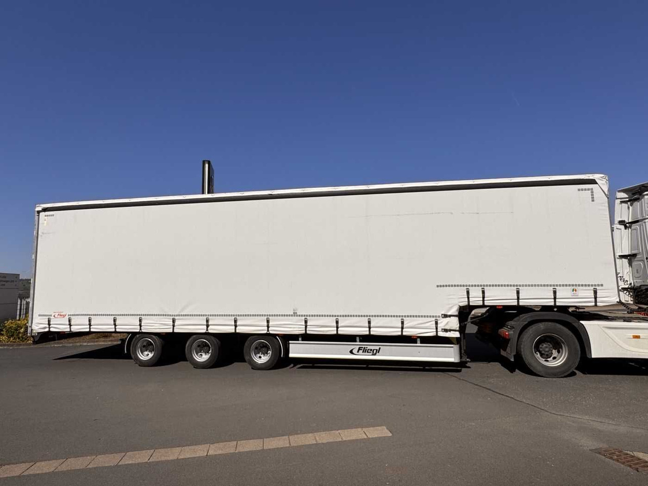 Fliegl SDS 350 Schiebeplane+Verdeck XL SAF 20.900Km - Тентованный полуприцеп: фото 3 Fliegl SDS 350 Schiebeplane+Verdeck XL SAF 20.900Km - Тентованный полуприцеп: фото 3