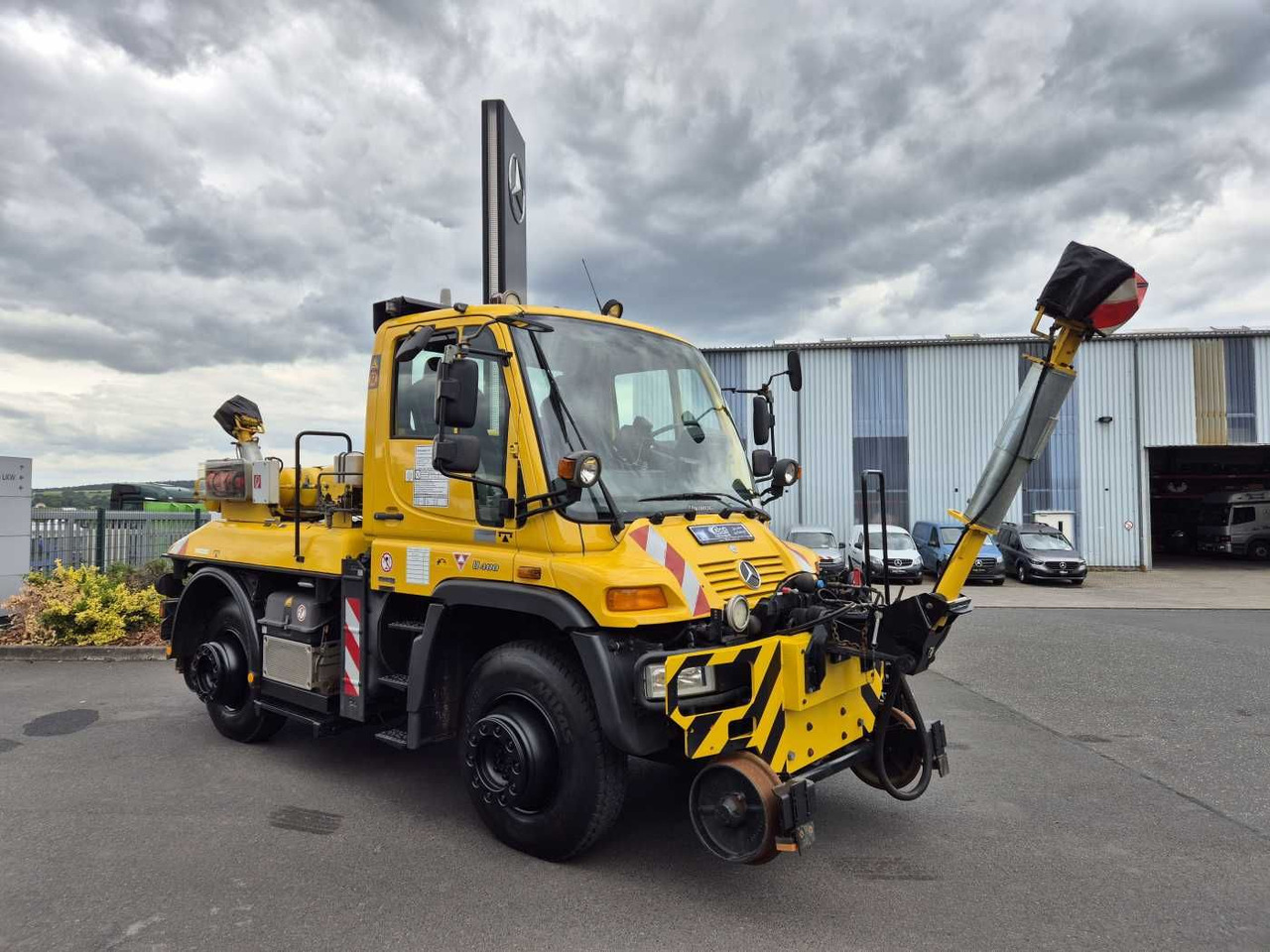 Mercedes-Benz Unimog U400 4x4 Zweiwege ZAGRO 800t/52 Achsen - Грузовик: фото 3 Mercedes-Benz Unimog U400 4x4 Zweiwege ZAGRO 800t/52 Achsen - Грузовик: фото 3