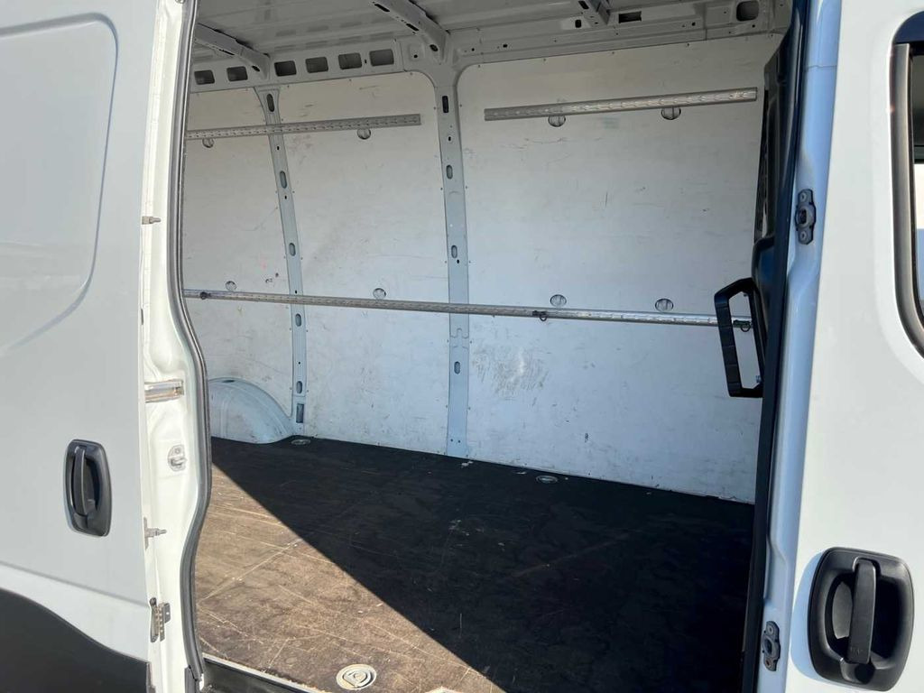 Iveco Daily 35 S 16 V *Klima*L4.100mm* - Цельнометаллический фургон: фото 5 Iveco Daily 35 S 16 V *Klima*L4.100mm* - Цельнометаллический фургон: фото 5