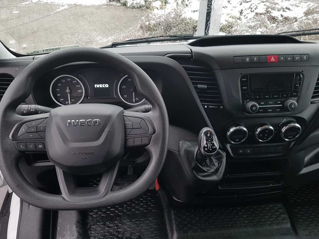 Фото интерьера 1: Цельнометаллический фургон Iveco Daily 35 S16 A8 V *Klima*Automatik*L4.100mm* Iveco Daily 35 S16 A8 V *Klima*Automatik*L4.100mm*