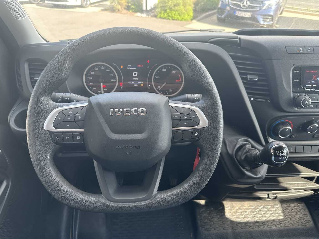 Малотоннажный бортовой грузовик Iveco Daily 35S14 Pritsche+Plane *AHK*Ladekran*7-Sitze: фото 11