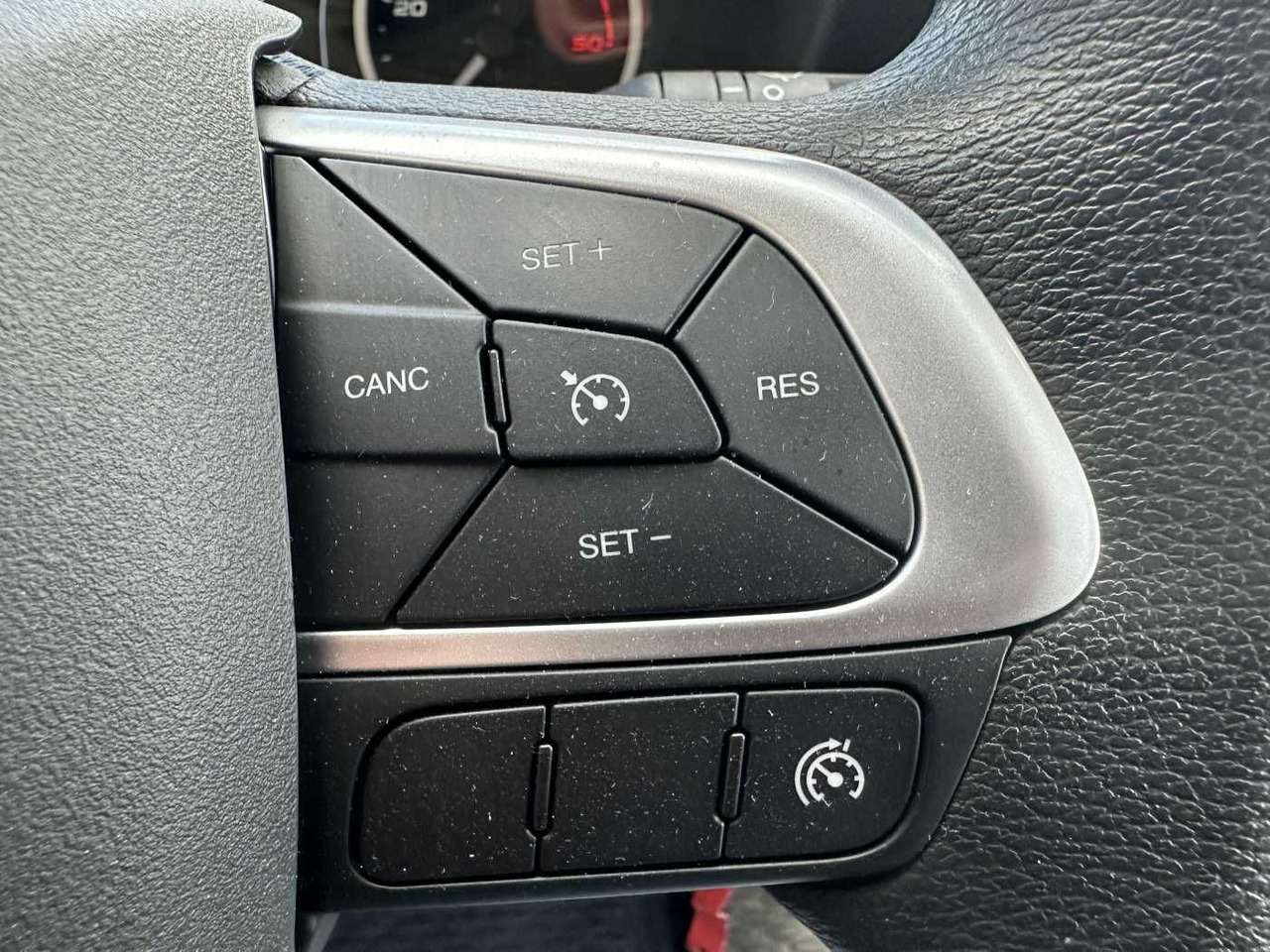 Малотоннажный бортовой грузовик Iveco Daily 35S14 Pritsche+Plane *AHK*Ladekran*7-Sitze: фото 15