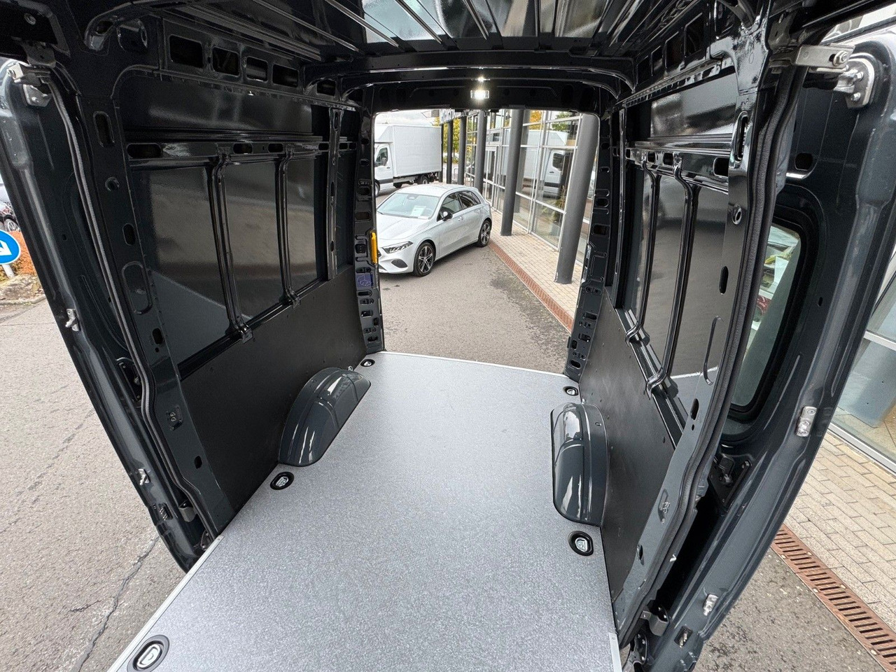 Цельнометаллический фургон Iveco Daily 35S18HA8 3.0L *R3.520mm*AHK*2xSchiebetür*: фото 25