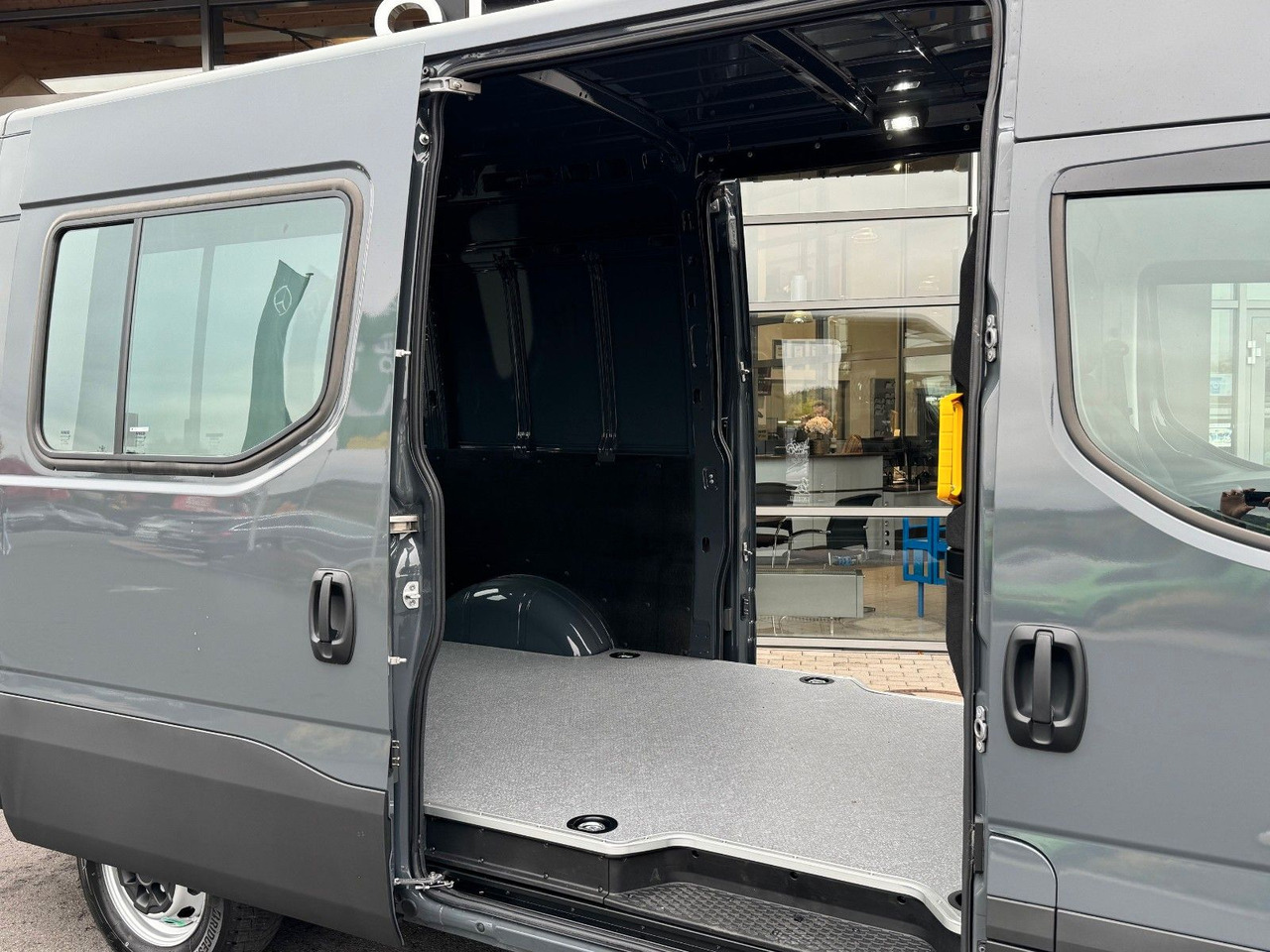 Цельнометаллический фургон Iveco Daily 35S18HA8 3.0L *R3.520mm*AHK*2xSchiebetür*: фото 10