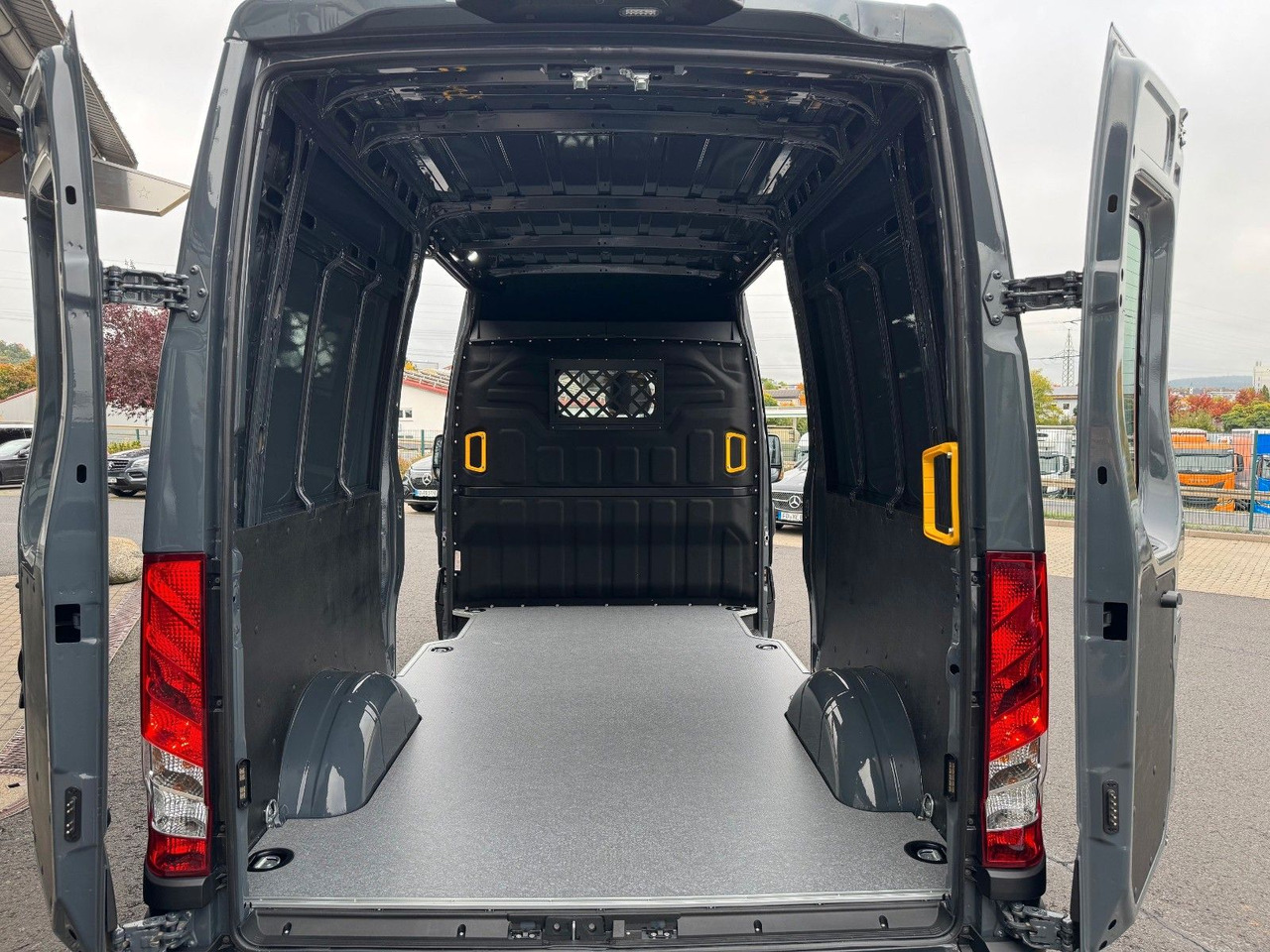 Цельнометаллический фургон Iveco Daily 35S18HA8 3.0L *R3.520mm*AHK*2xSchiebetür*: фото 8