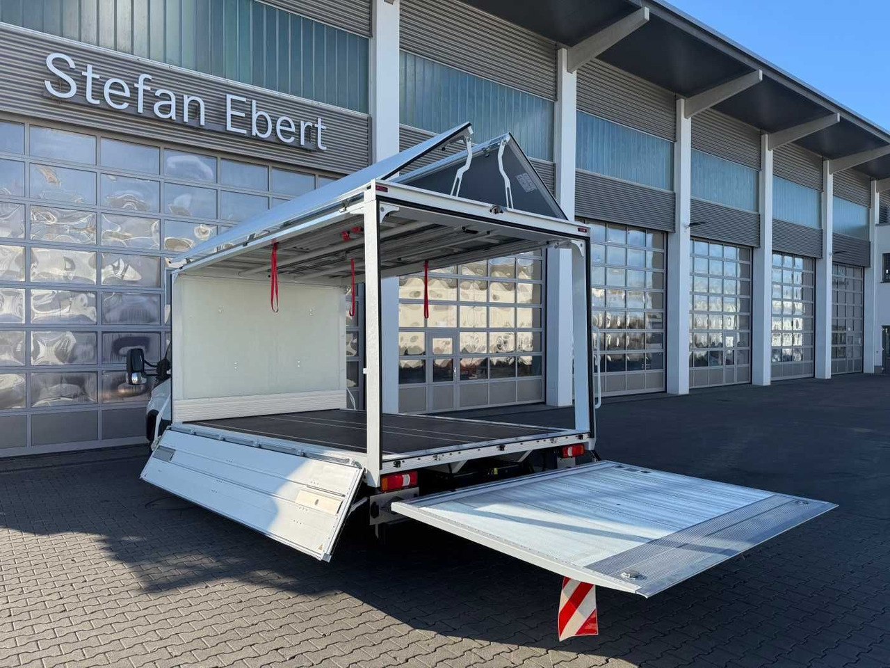 Iveco Daily 70C18 HA8 *LBW*Schwenkwandkoffer* - Фургон с закрытым кузовом: фото 4 Iveco Daily 70C18 HA8 *LBW*Schwenkwandkoffer* - Фургон с закрытым кузовом: фото 4