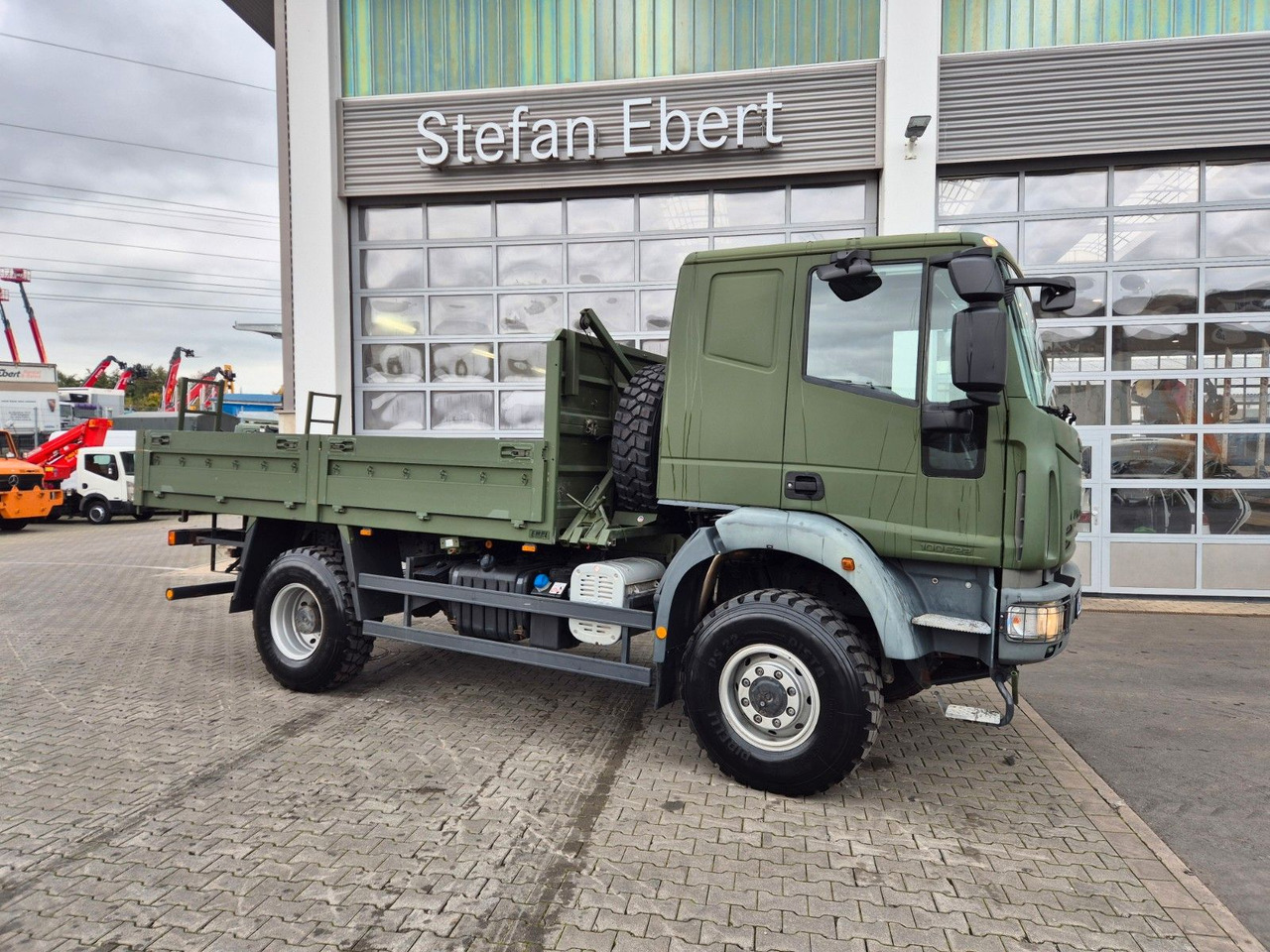 Iveco Eurocargo ML100E22WM-BW 4x4 Pritsche L-Haus Bett - Грузовик бортовой/ Платформа: фото 4 Iveco Eurocargo ML100E22WM-BW 4x4 Pritsche L-Haus Bett - Грузовик бортовой/ Платформа: фото 4