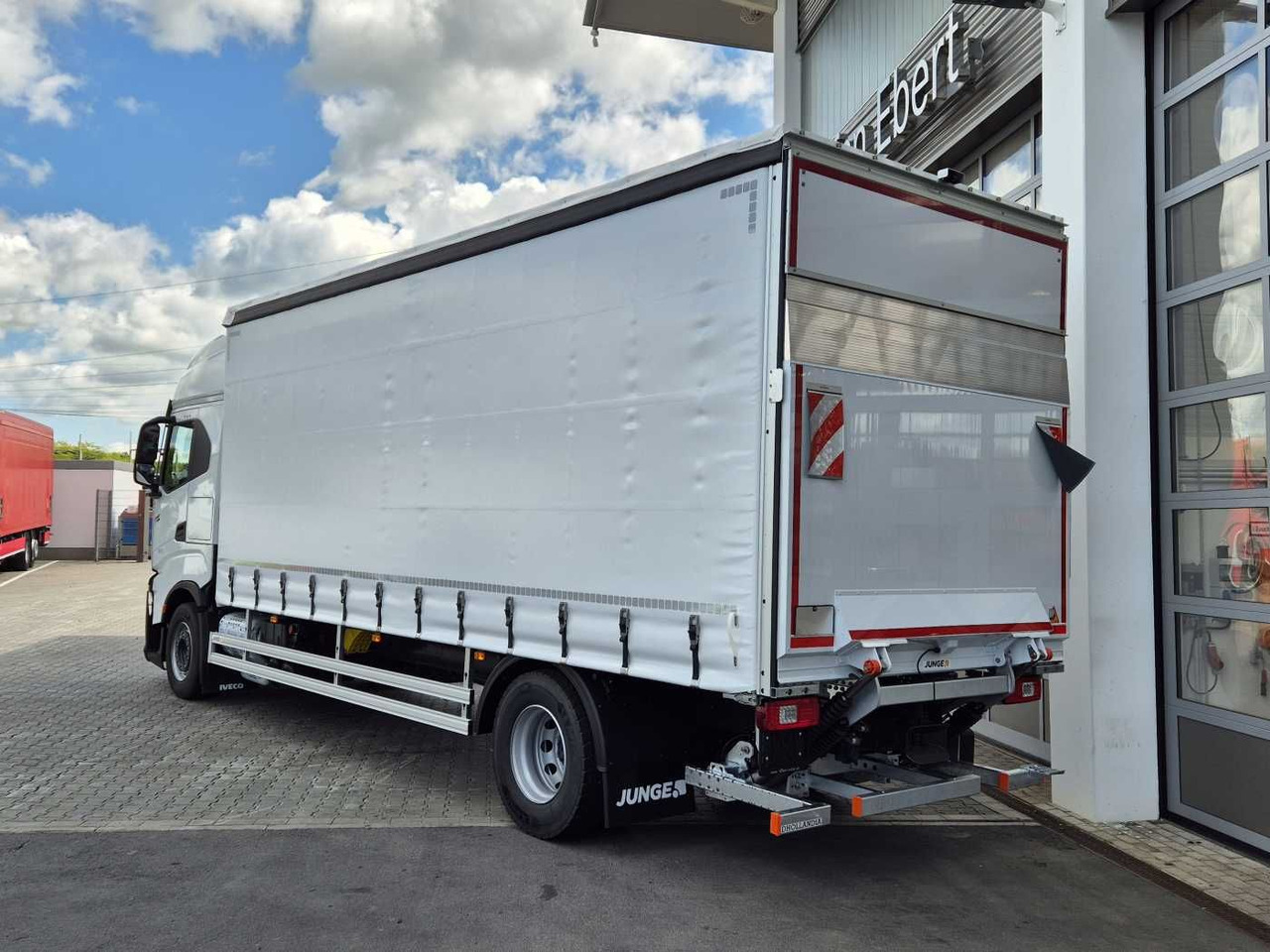 Iveco S-Way AS190S42/P Schiebeplanen LBW 2.000kg AHK - Тентованный грузовик: фото 5 Iveco S-Way AS190S42/P Schiebeplanen LBW 2.000kg AHK - Тентованный грузовик: фото 5
