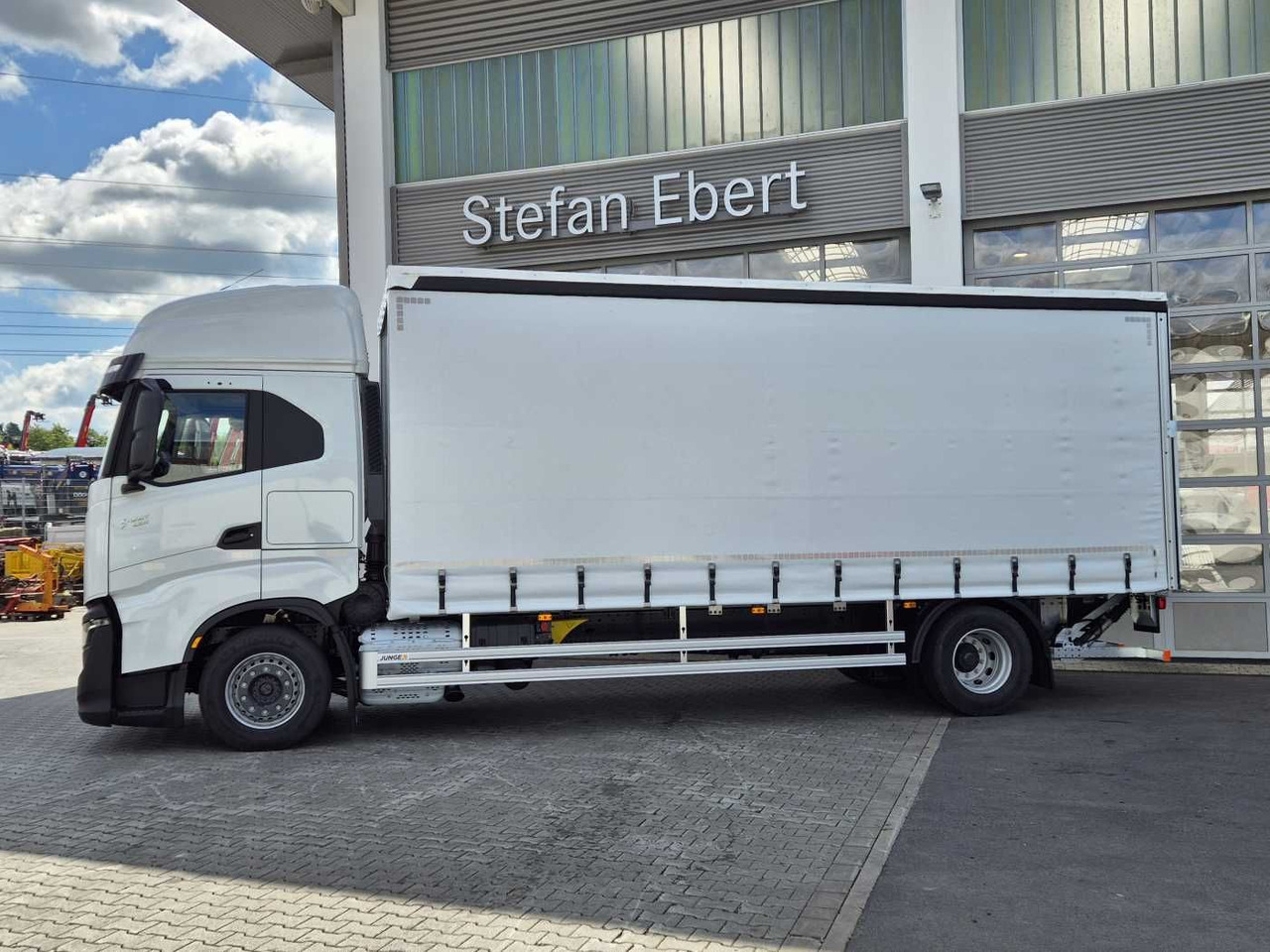 Iveco S-Way AS190S42/P Schiebeplanen LBW 2.000kg AHK - Тентованный грузовик: фото 3 Iveco S-Way AS190S42/P Schiebeplanen LBW 2.000kg AHK - Тентованный грузовик: фото 3