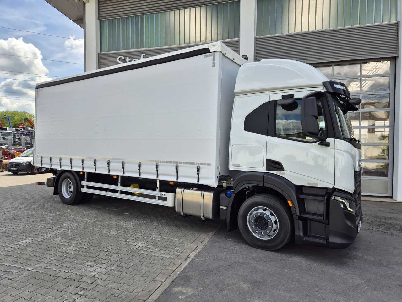Iveco S-Way AT190S40/P Schiebeplanen LBW AHK Bett - Тентованный грузовик: фото 4 Iveco S-Way AT190S40/P Schiebeplanen LBW AHK Bett - Тентованный грузовик: фото 4
