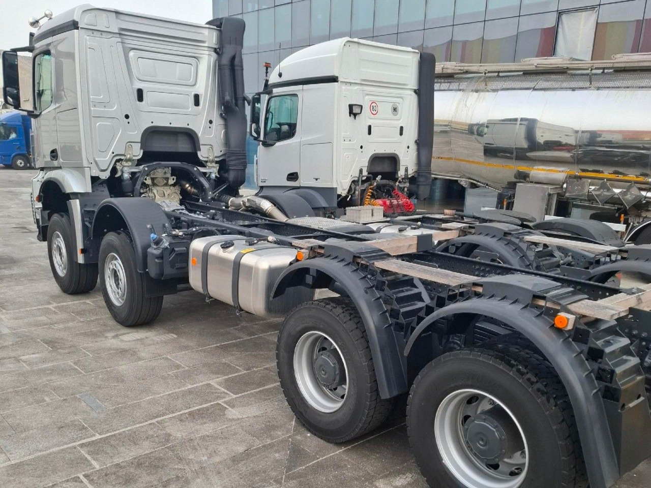 Mercedes-Benz Arocs 4153 8x4 Fahrgestell - Грузовик-шасси: фото 3 Mercedes-Benz Arocs 4153 8x4 Fahrgestell - Грузовик-шасси: фото 3